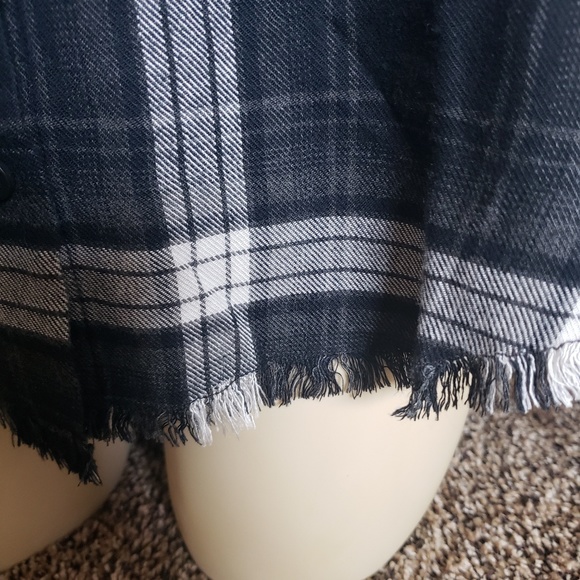 Cloth & Stone Fray Hem Flannel Buttondown - Picture 3 of 6